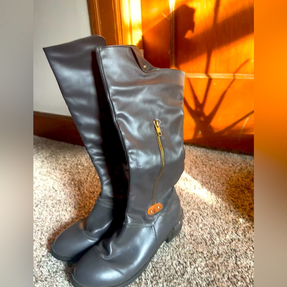 Grey western kids boots, semi formal